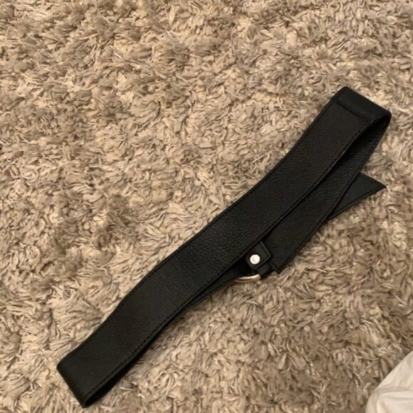 Black Belt withround Silver Buckle - Picture 2 of 2